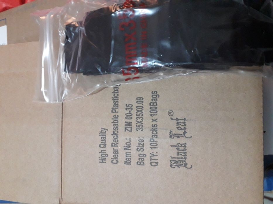 10 set*100 buc Pungute plastic cu zip (fermuar)