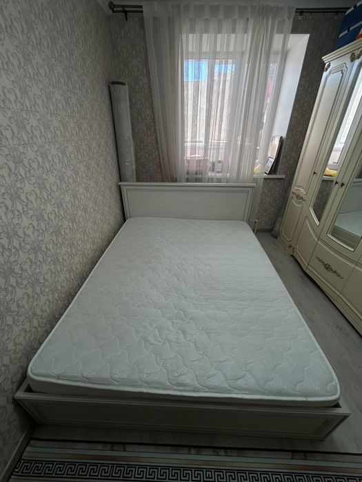 Двуспальная кровать
