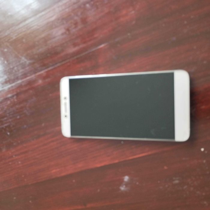 смартфон LeTV модел Le 1s