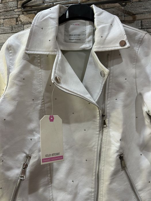 Дамско кожено яке в бял цвят
