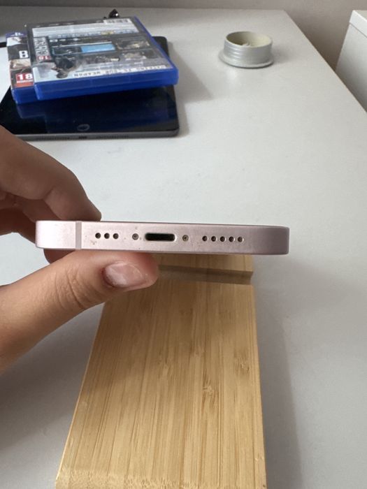 Iphone 13 roz într-o stare perfectă