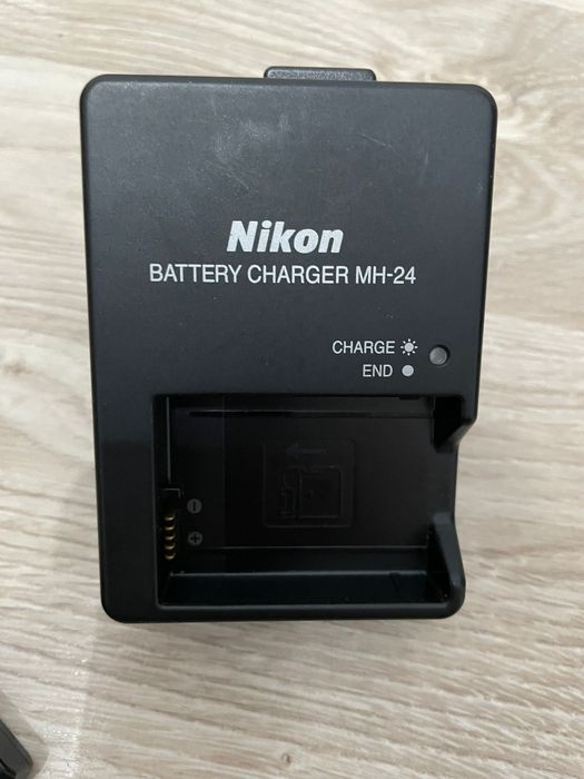 incarcator si baterie Nikon mh24 7.4