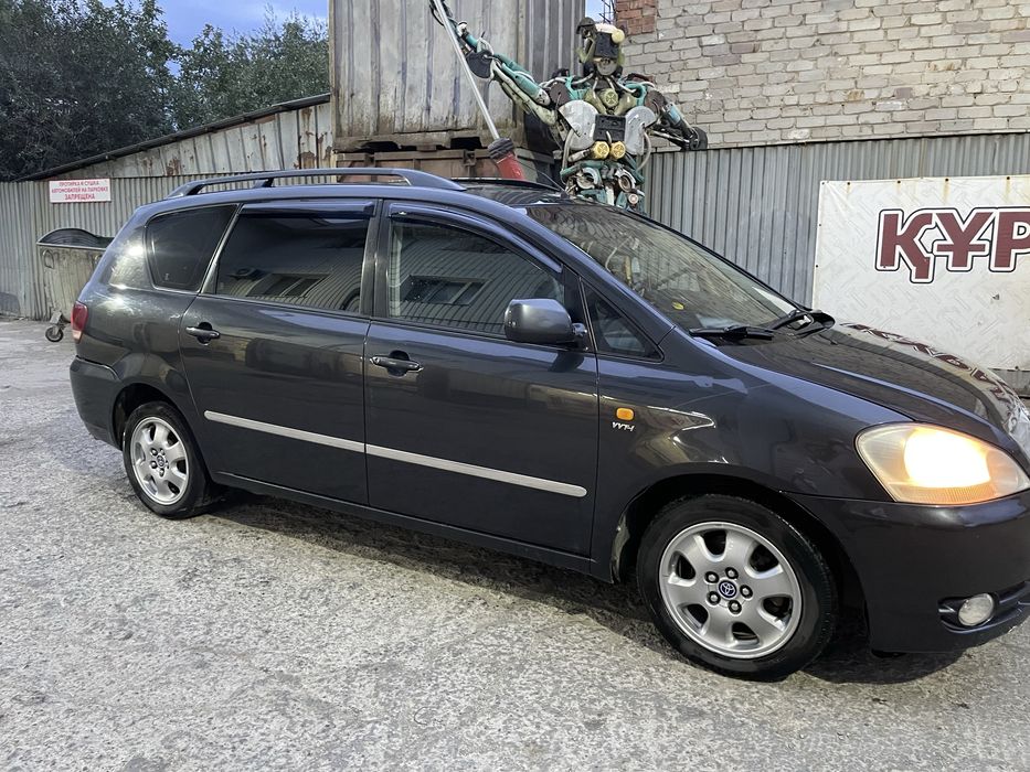 Toyota. Avensis  verso.