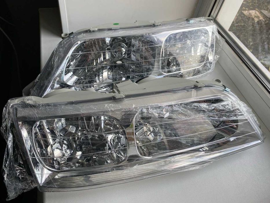 Фары Toyota Mark 2 100 новые