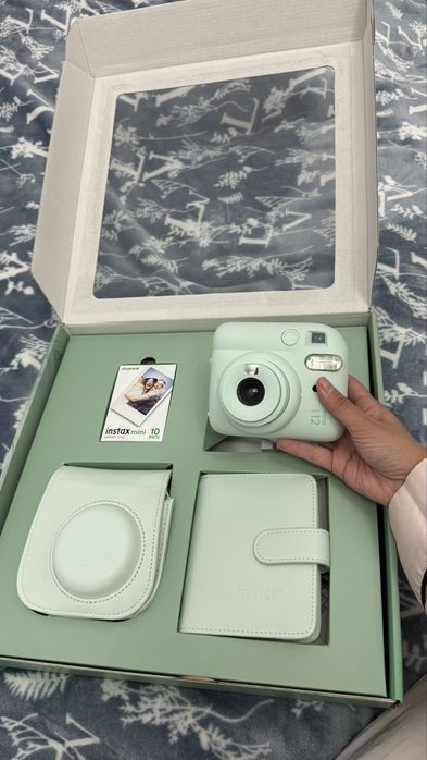 Instax 12 mini в отличном состоянии