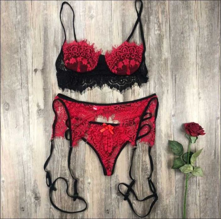 Секси дантелен комплект Helen - сутиен, бикини и жартиерен колан