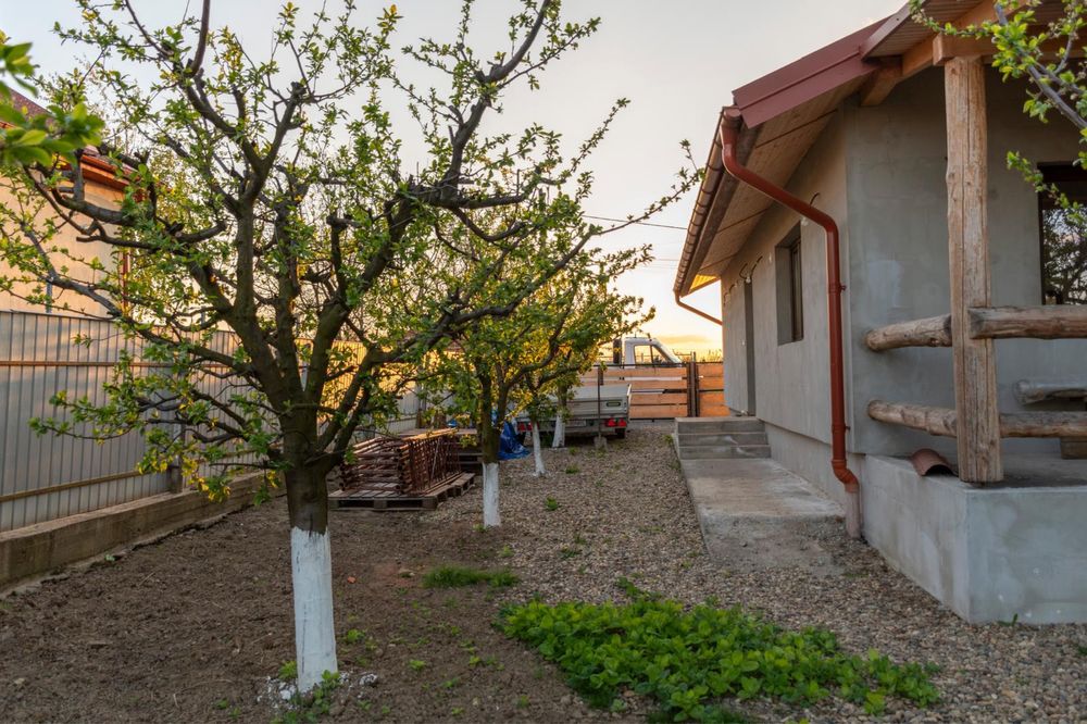Vând casa noua în Lazuri , semifinisata.