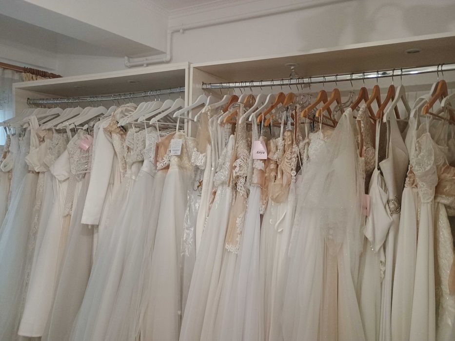 Vând Urgent Salon rochii mireasa și gala