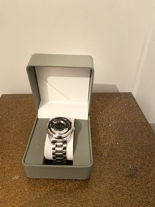 Часы от компани SABR