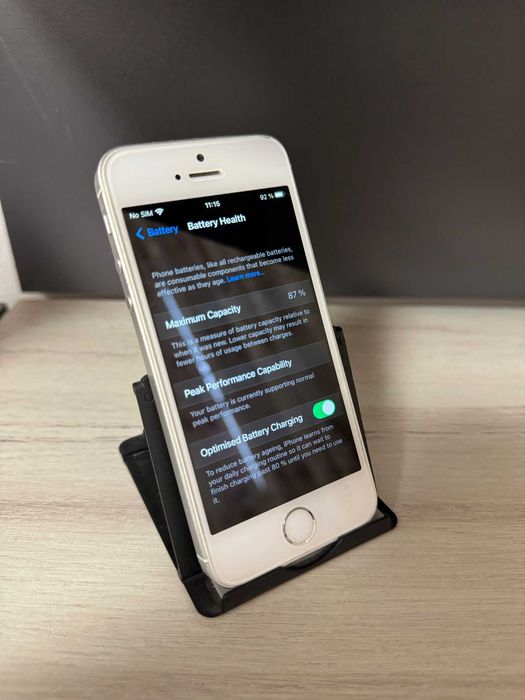 iPhone SE 64GB //  87% Bateria