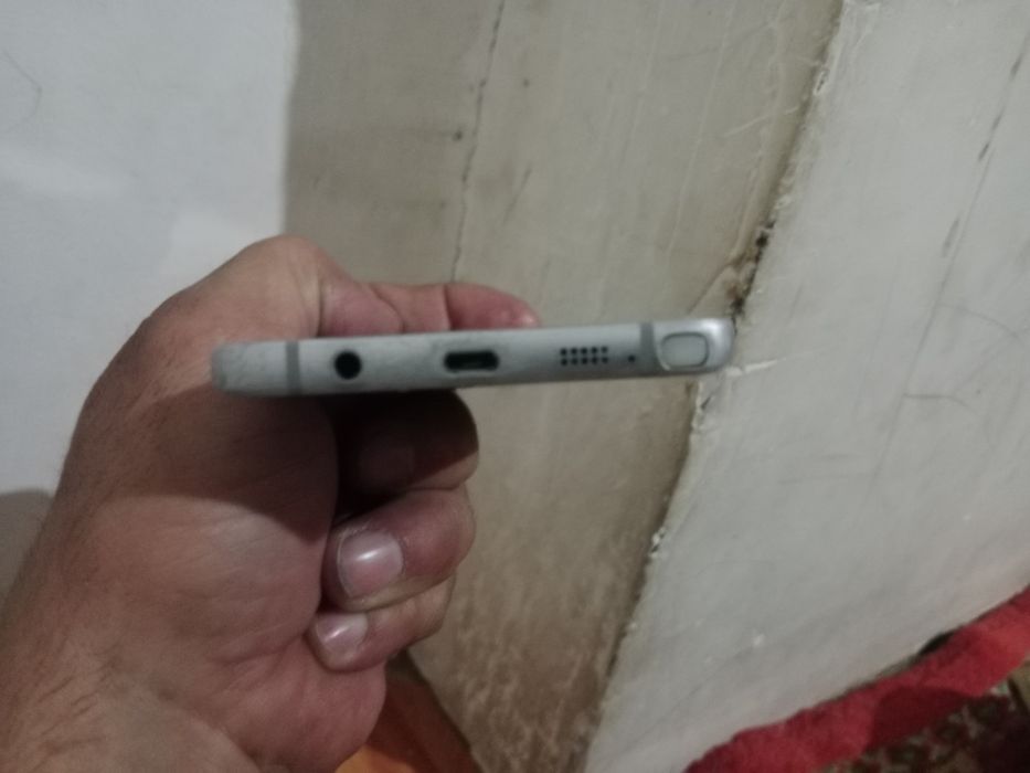 Samsung galaxy note 5 vxoroshem sostaeani