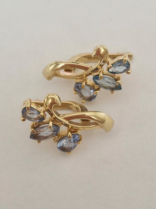 Продам золотые серьги