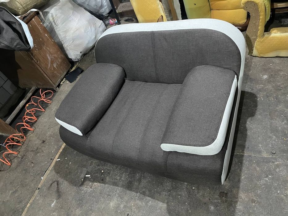 Ремонт мягкой мебели переташка  материал  выбор ткани много