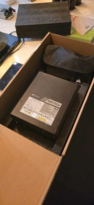 Sursa Corsair RM750X Fullbox Ca NOUA Sigiliu 80+ Gold Gaming 750W
