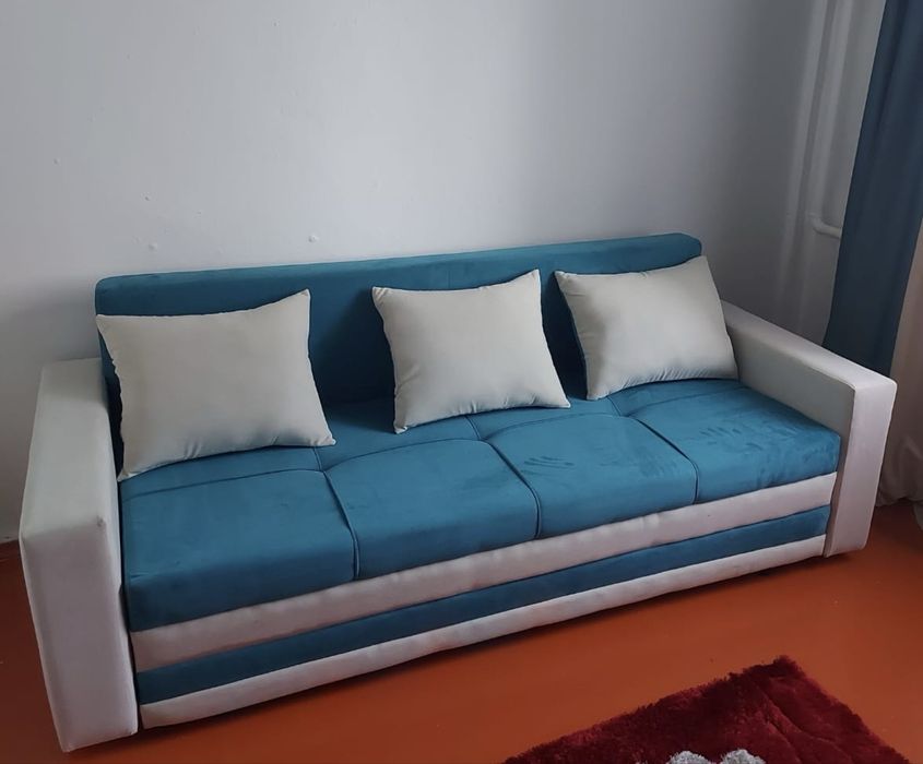 Диван бежевый бирюзовый