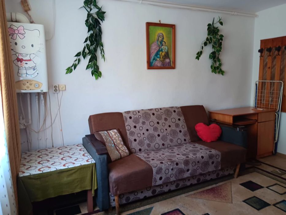 Ofer spre închiriere garsoniera