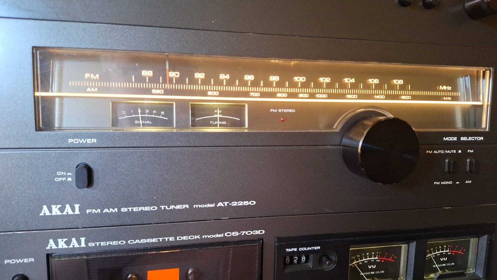 Tuner Akai AT-2250 black edition