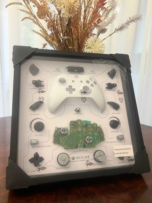 ShadowBox / Diorama Playstation 1 (1994) si Xbox One S (2016)