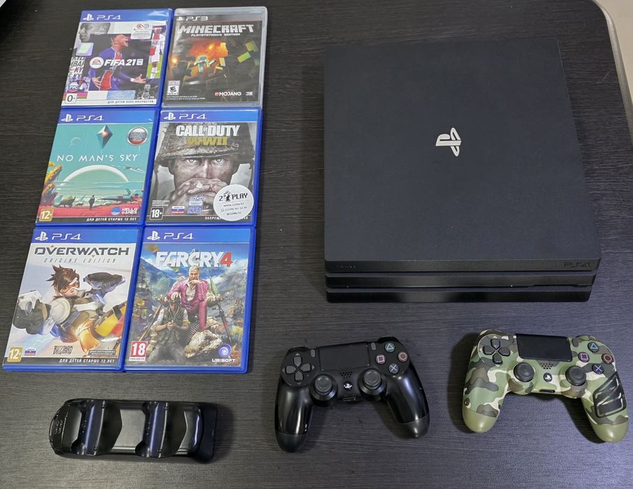PS4 PRO 1TB + 2 геймпада + 6 дисков