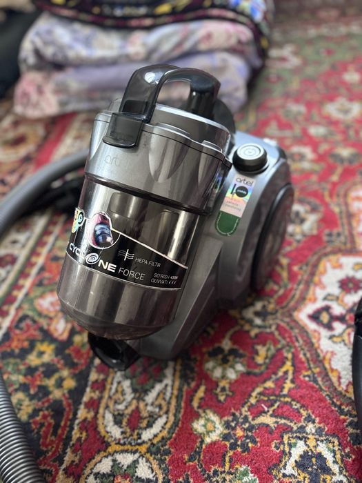 Пылесос оригинал как новый Artel