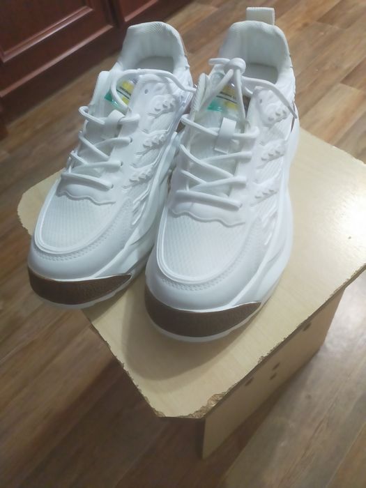 Продам кроссовки не дорого