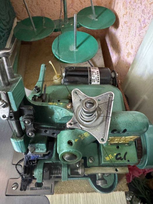 Оверлок в идеальном состоянии.