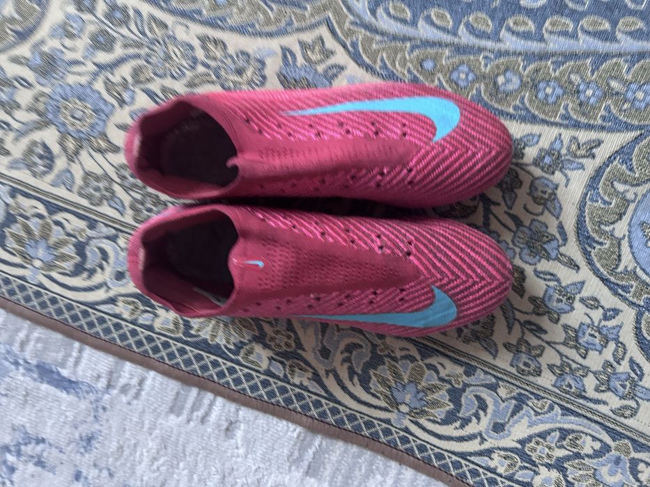 Футболный бутсы найк