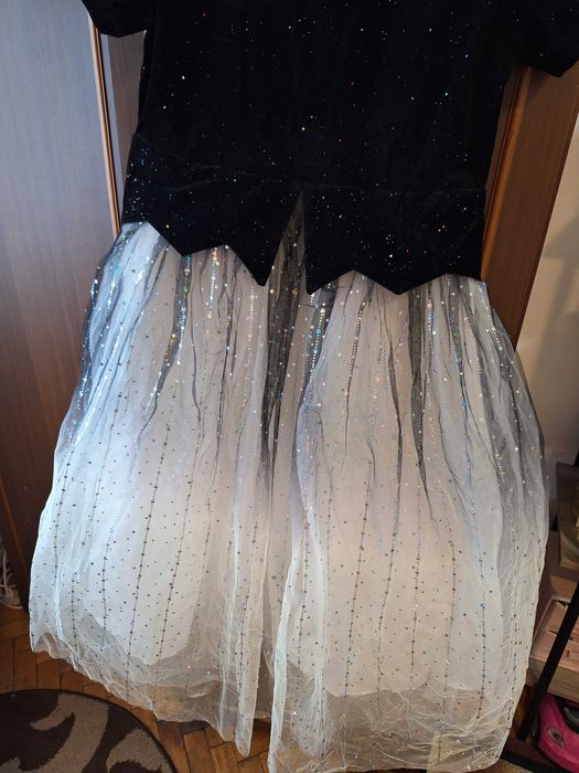 Rochie de printesa, negru-alb,paiete,noua,pentru serbare