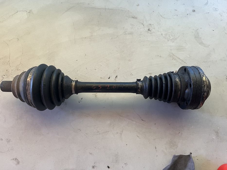 Лява полуоска Volkswagen Golf 5 2.0TdI 140ps