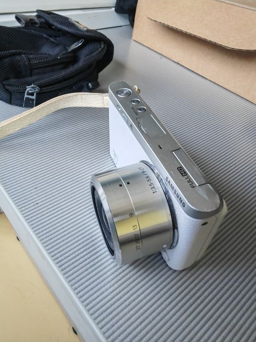 Samsung NX Mini 20.5MP  Digital Camera With 9-27mm Lens WiFI NFC