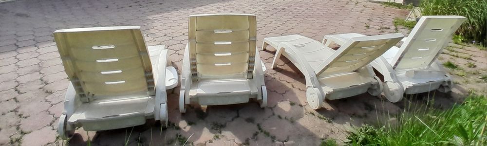 Шезлонги пластиковые для СПА зоны