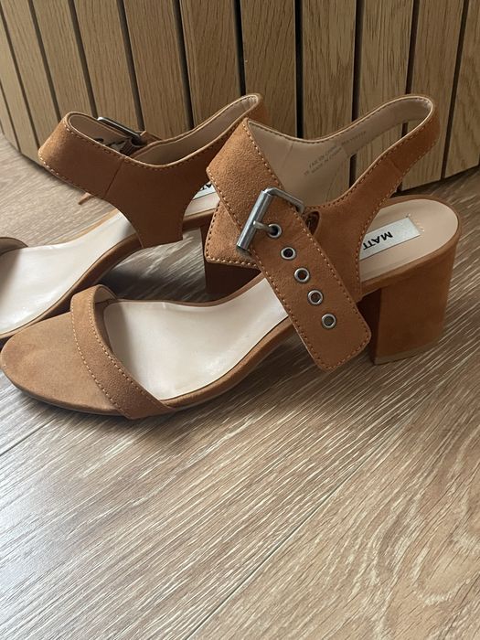 Дамски сандали.