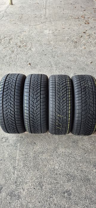 4 anvelope iarna ca si noi Dunlop 235/55/17.Pretul este pe bucata