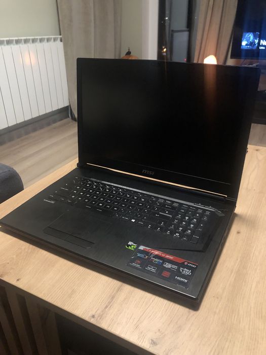 Лаптоп MSI Leopard 8RE