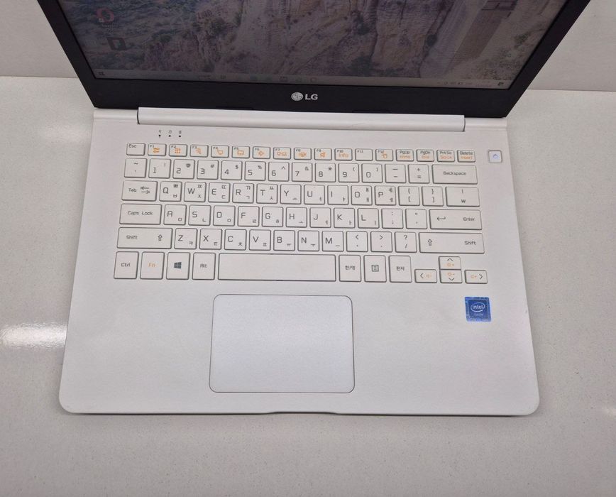 Oppoq noutbook keldi Koreadan