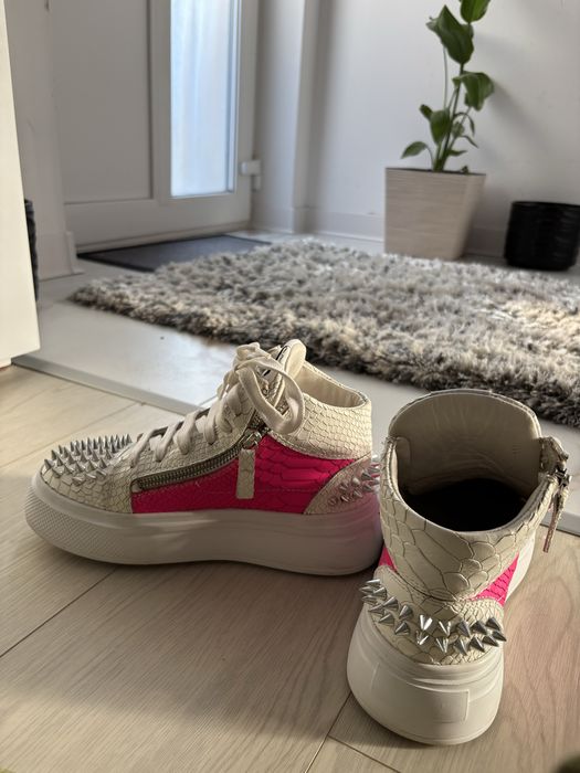 Adidași Atelierul lui Sârbu