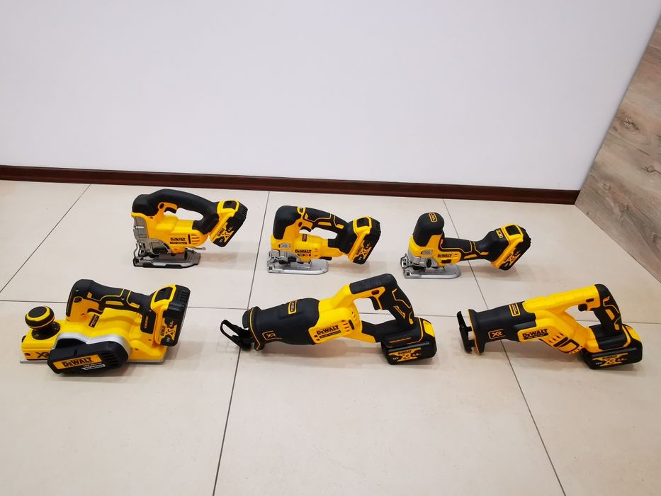 Dewalt  10.8v / 14.4v/ 18v /220v