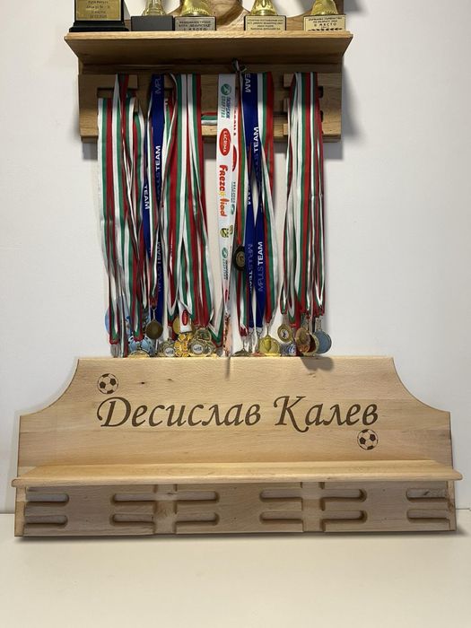 Поставка за купи и медали - дъб
