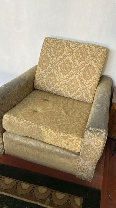 Диван и кресло золотистый