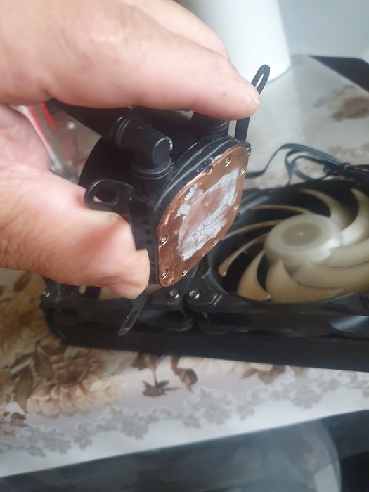 Cooler de răcire Segotep pe baza de lichid