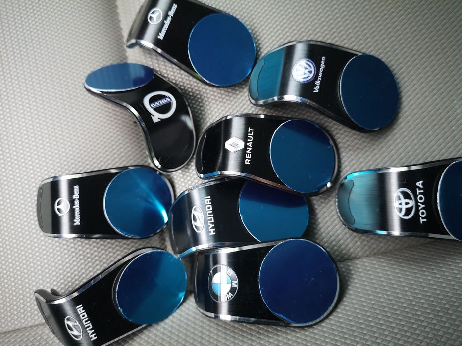 Магнитна стойка за телефон с VW лого