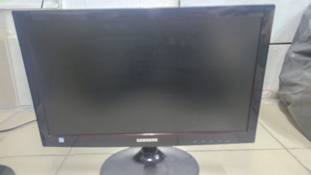 Продам мониторы 18 штук