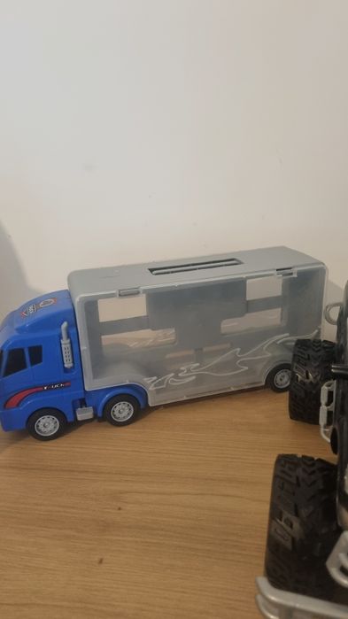 Masina pe telecomanda si tir de vanzare