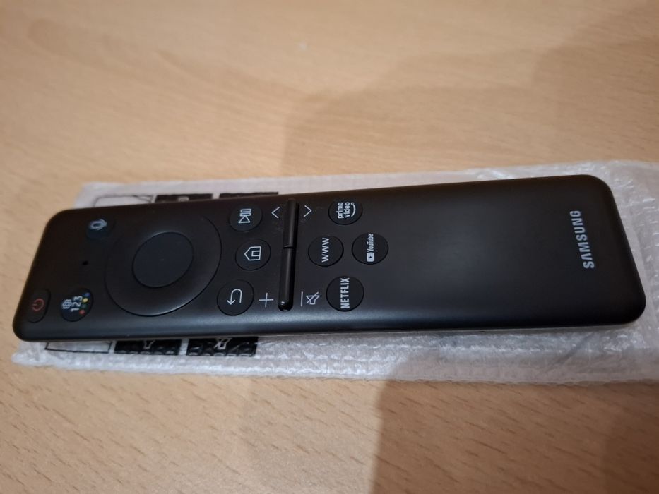 Оригинално смарт дистанционно Самсунг с гласов контрол и соларно зареж