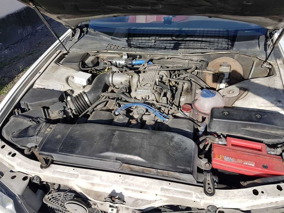 автомобиль Lexus LS400