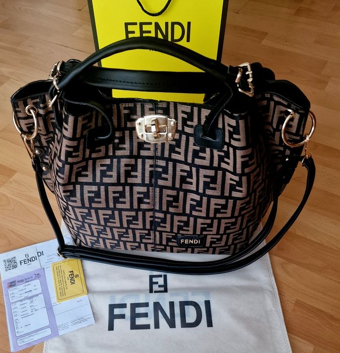 Geanta damă, material textil, logo metalic auriu, saculet, etichetă