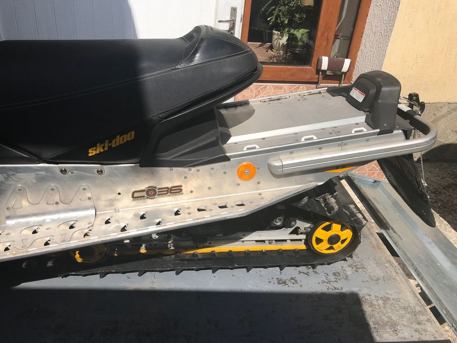 Моторна шейна ski doo