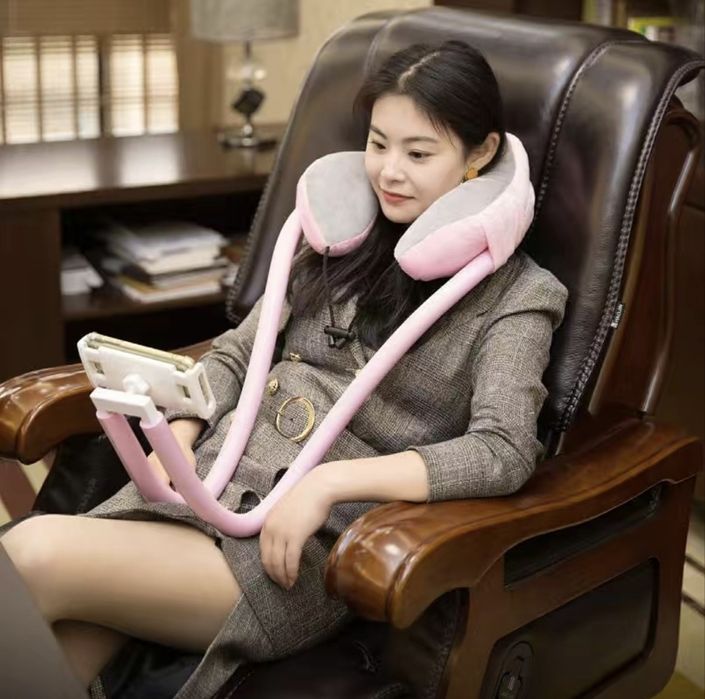 Подушка с держателем для телефона