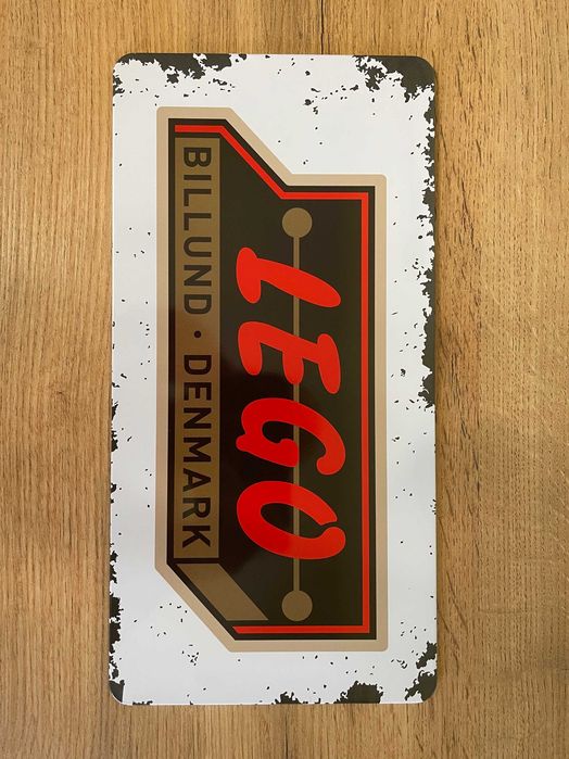 Металлическая LEGO табличка (оригинал) в стиле ретро