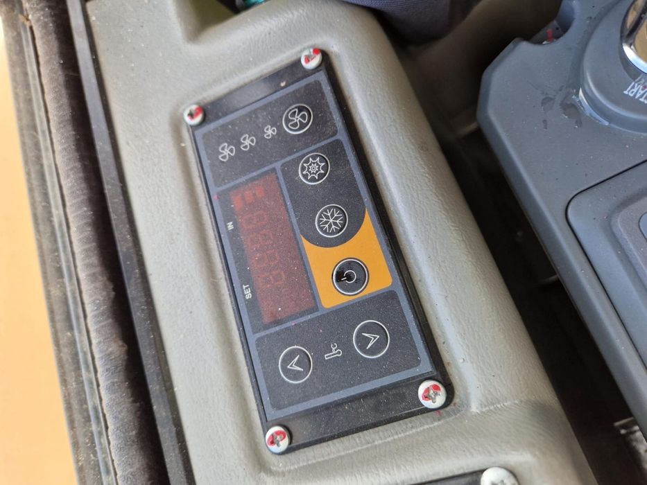 Vand sau schimb miniexcavator xcmg motor kubota 4200kg